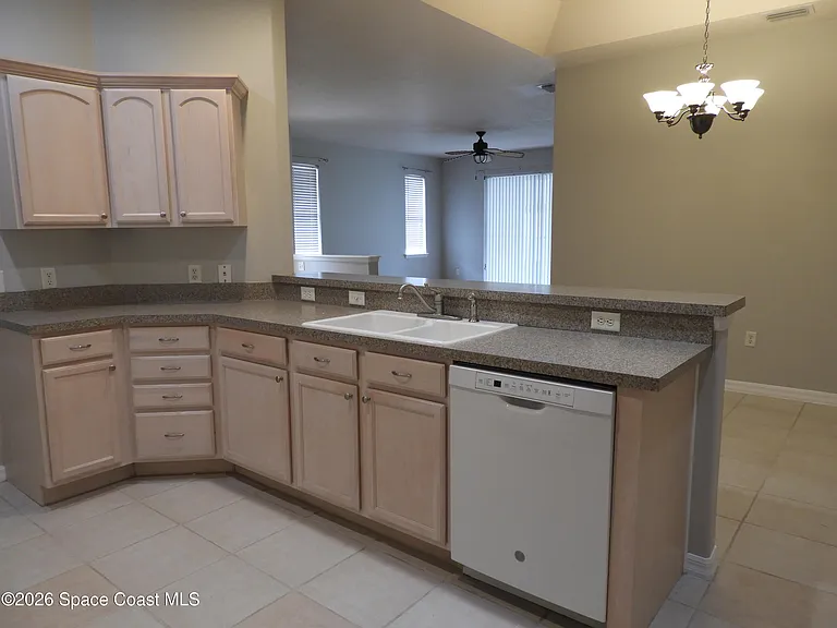 552 Wedge Ct SE — Photo 11