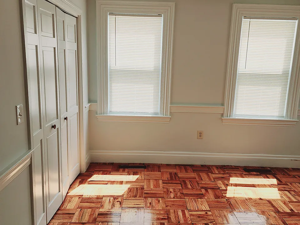 83 E Main St