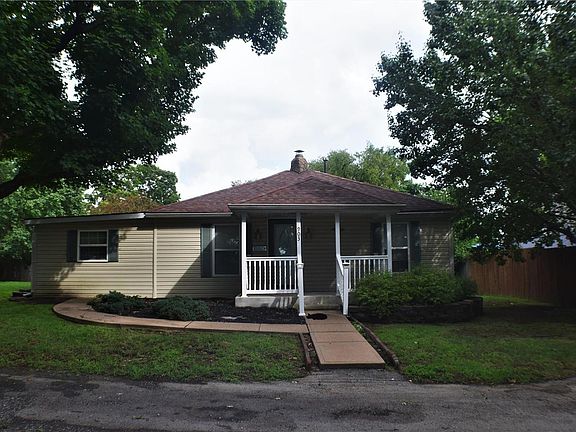 2nd image of 903 Pine St N