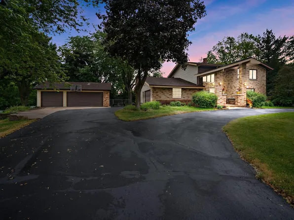 21740 West Ann Louise COURT, New Berlin, WI 53146