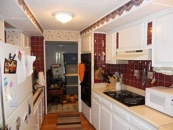 KITCHEN WITH WOOD FLOORS