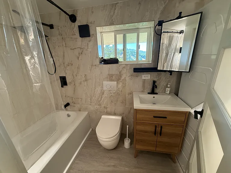 1242 Thomas Dr #A — Photo 8
