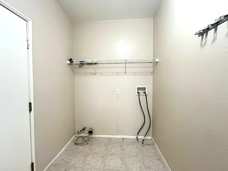4130 Prairie Dunes Dr — Photo 36