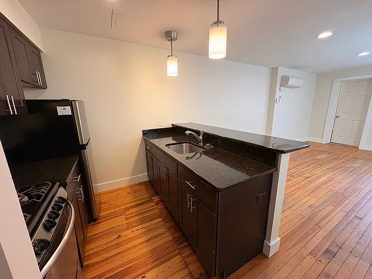 31 S Duke St #6 — Photo 2