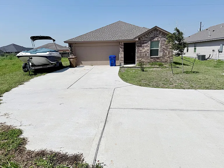 1638 Comfy Way — Photo 1