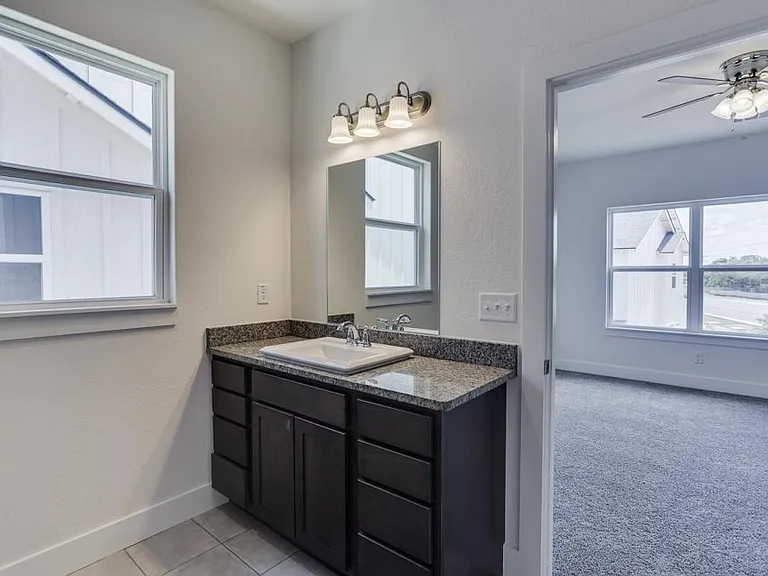 206 Topaz #1502 — Photo 19