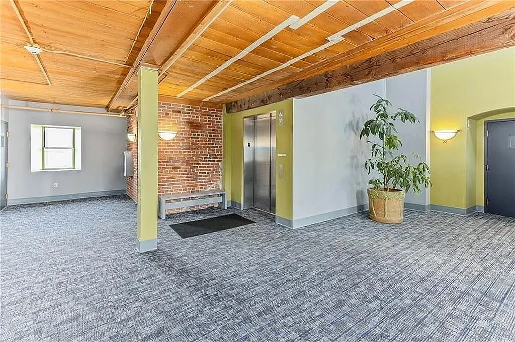 2 bed, 1340 sqft, $2,200 — Photo 3