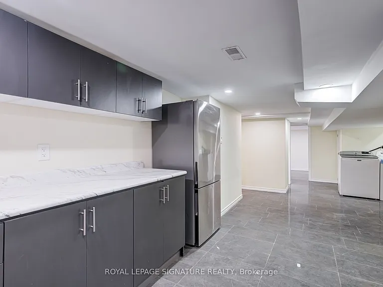 212 Wellington St N #BASEMENT — Photo 10