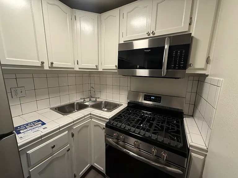 1032-1036 S Normandie Ave #5 — Photo 6