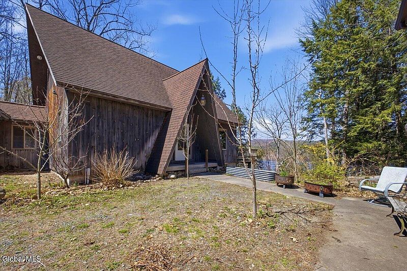 2nd image of 2082 S Shore Road