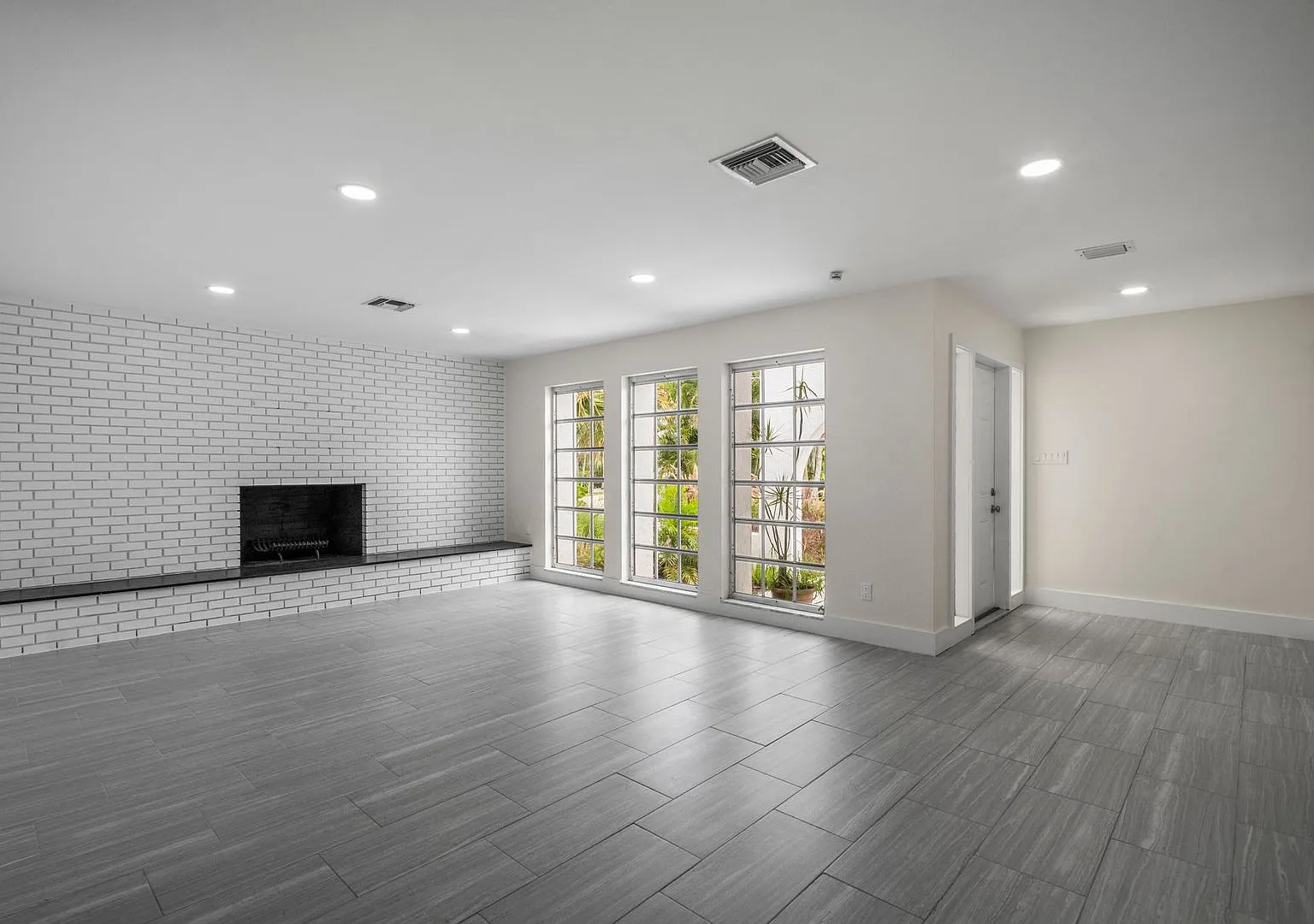 Annual Rental - Pool Home in The Moorings! — Photo 4
