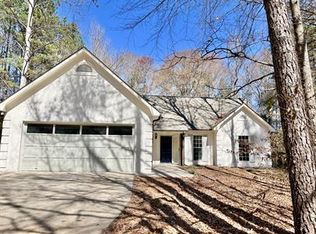 196 Apache Pointe Dr, Senoia, GA 30276