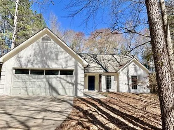 196 Apache Pointe Dr, Senoia, GA 30276