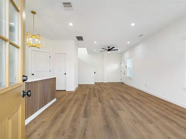6417 Eastland St — Photo 2