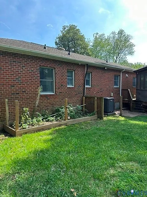 3 bed, 2.0 bath, 1456 sqft, $2,400 — Photo 3