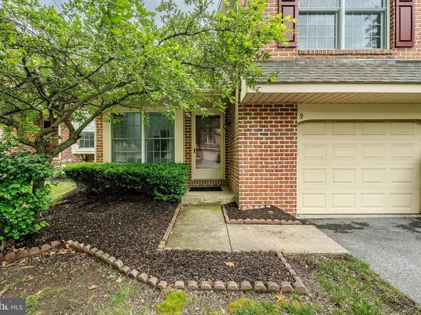 9 Oak Leaf Ln, Downingtown, PA 19335