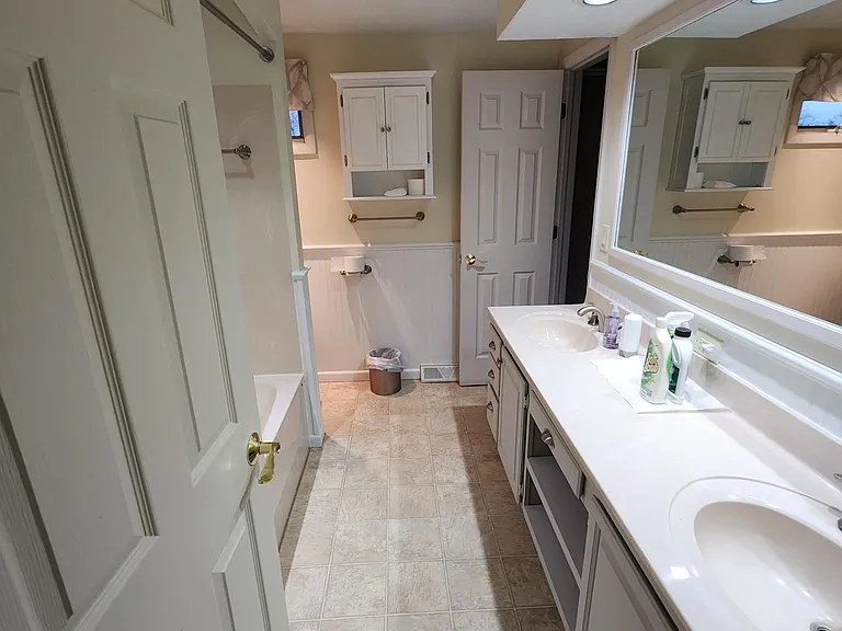 Village Green Dr — Photo 14