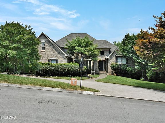 3rd image of 933 SW Hayslope Dr