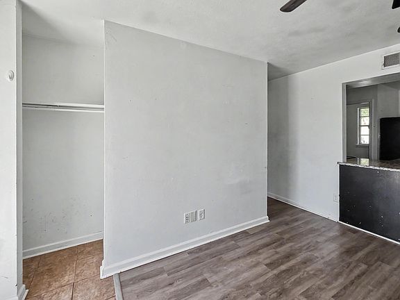 5th image of 1033 E Villa Marie Street