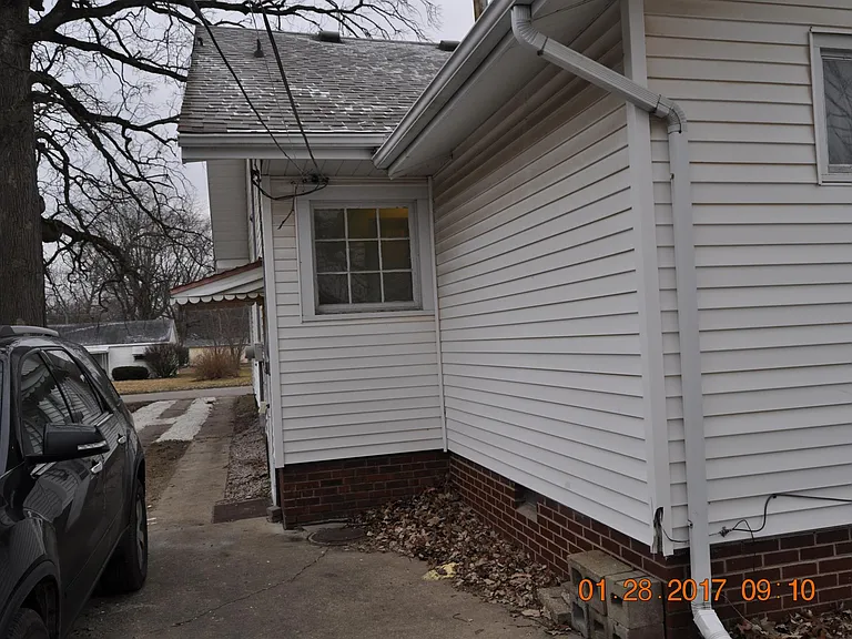 805 Robinson St — Photo 4