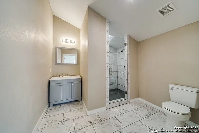 811 W Kings Hwy — Photo 34