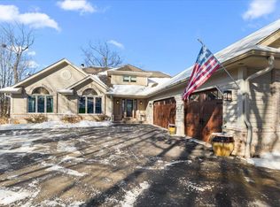 N71W30930 Club Cir E, Hartland, WI 53029