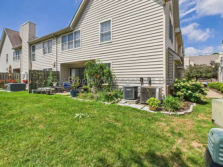 1006 Hanson Way — Photo 15