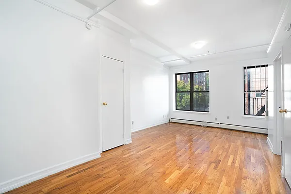 Rented by Waldstar Real Estate LLC | media 13