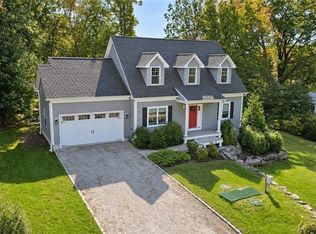 17 Ferry St, Jamestown, RI 02835