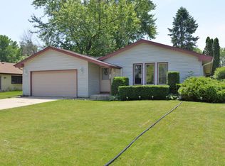 4308 Pine Ridge Cir, Racine, WI 53403