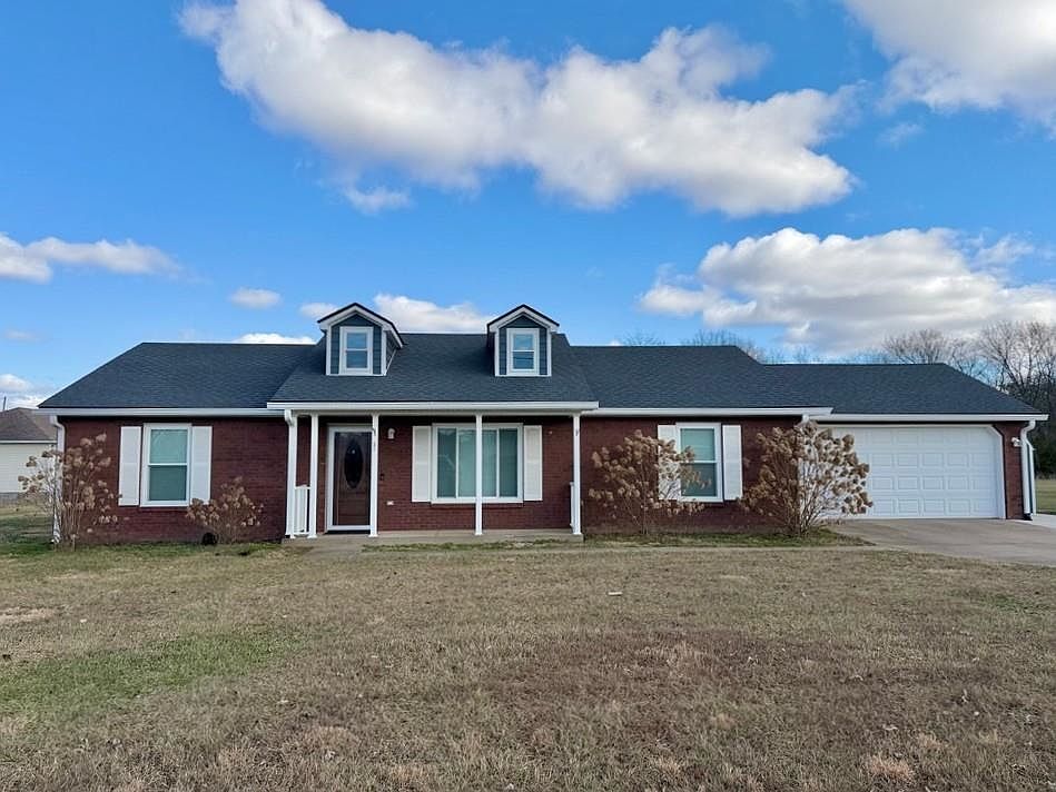 1st image of 33 Daphne Ct
