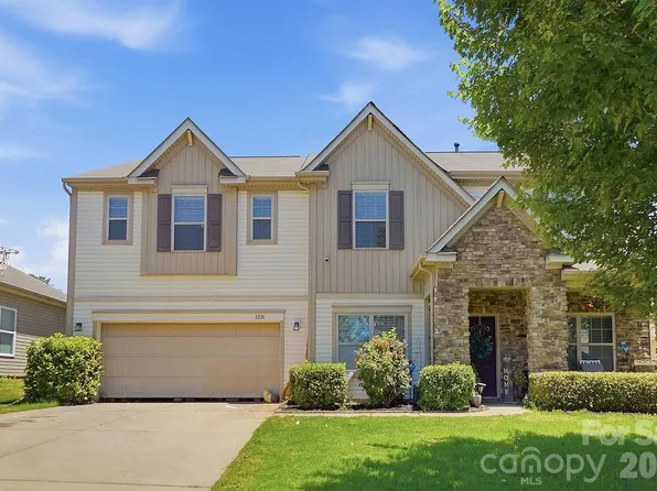 1231 Tranquil Falls Ln, Matthews, NC 28104