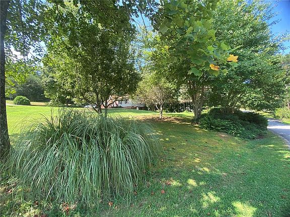 5th image of 174 Red Fox Hollow Dr