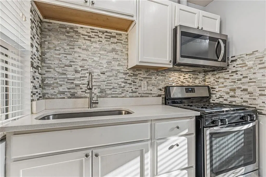 1 bed, 1.0 bath, 1228 sqft, $1,600 — Photo 4