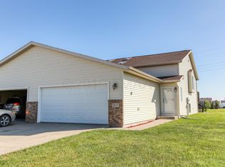 1070 Parkway Dr, West Fargo, ND 58078
