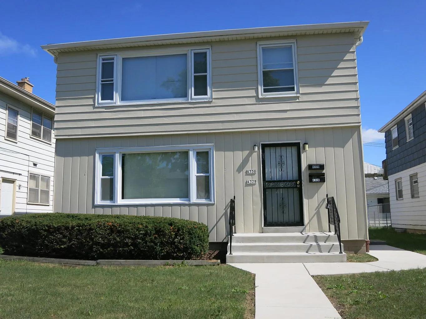 3 bed, 1195 sqft, $1,395 — Photo 1