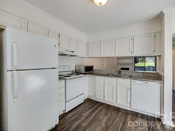 5th image of 11020 Carmel Crossing Rd