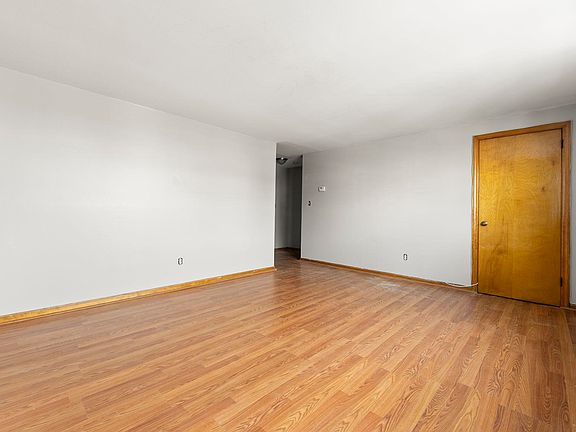 3rd image of 336 Princeton Ave Floor 2