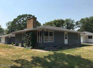 401 24th Ave S, Grand Forks, ND 58201