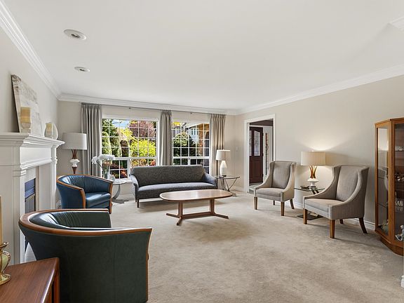 3rd image of 2465 Berton Pl