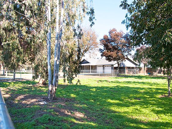 3rd image of 2738 N Park Dr