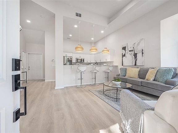 2nd image of 9417 Citrus Glen Pl