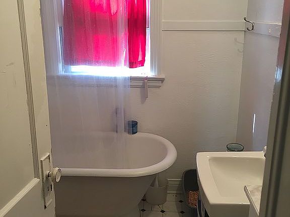 Bath w/original tub