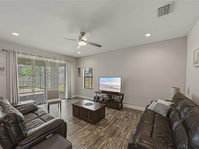 14633 Red Castle Ave — Photo 13