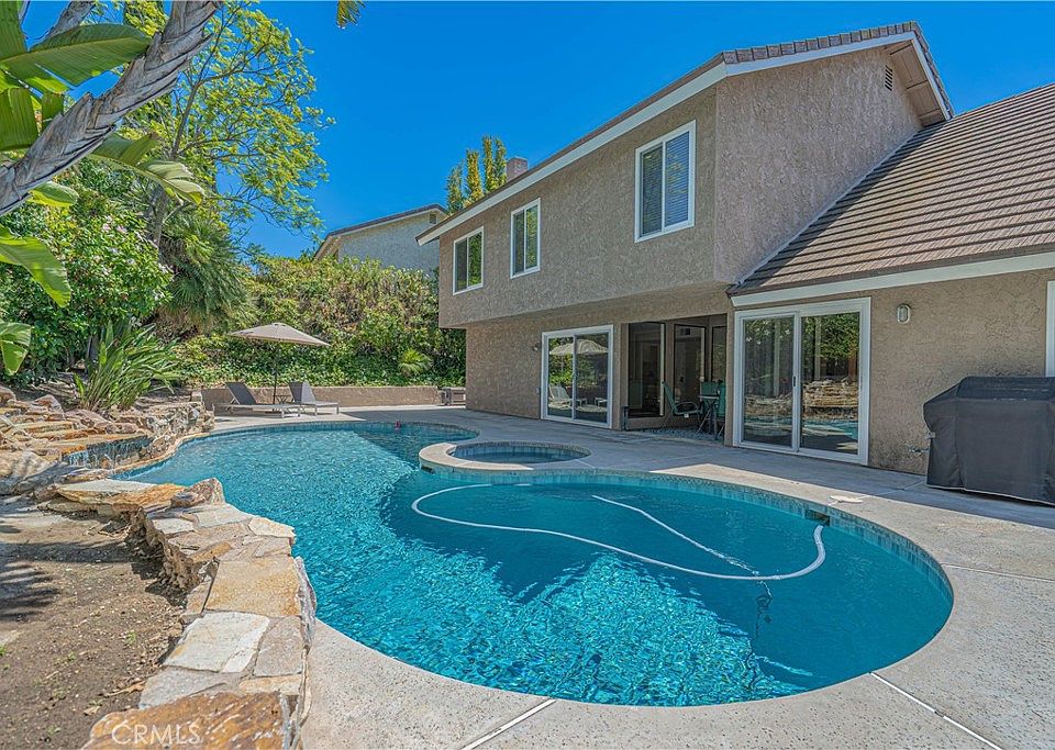 1st image of 326 Fox Ridge Dr