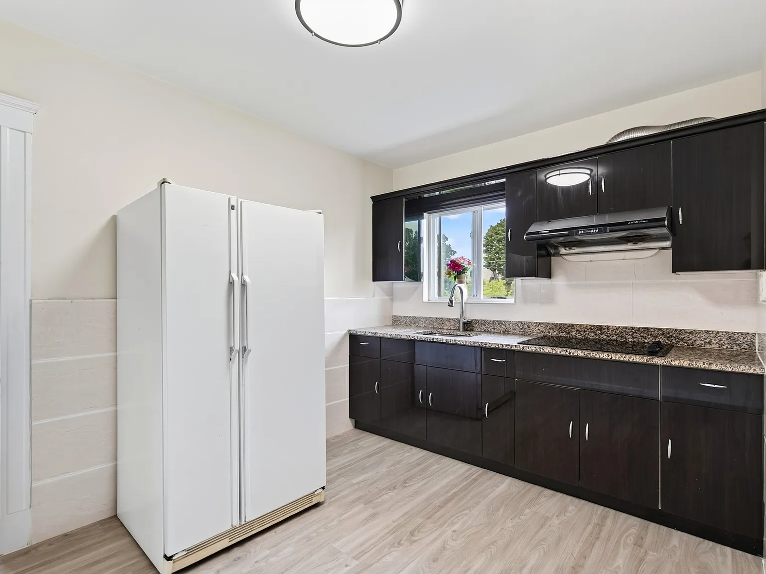 3 bed, 1050 sqft, $2,850 — Photo 2