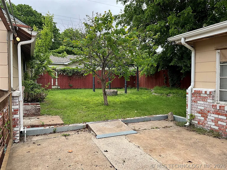 1644 S Knoxville Ave — Photo 27