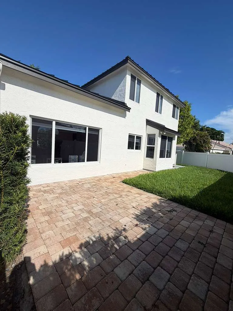 4 bed, 2213 sqft, $5,300 — Photo 3