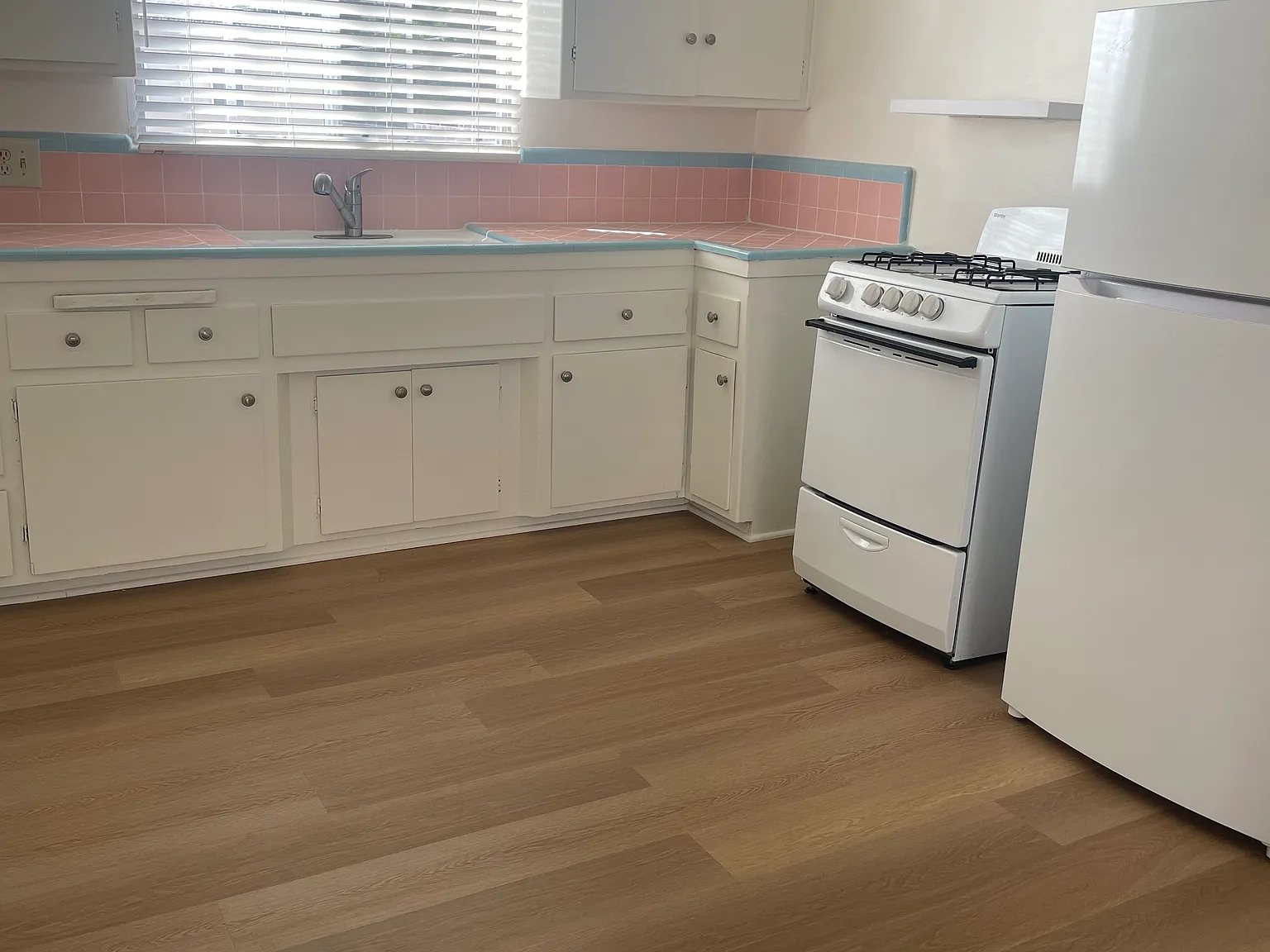 Studio, 350 sqft, $1,750 — Photo 3