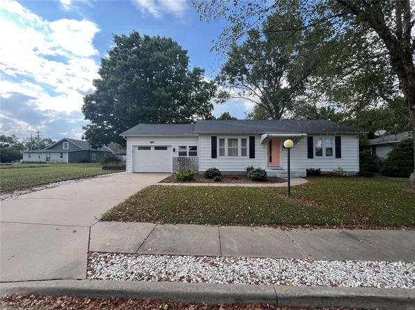 718 Gray St, Perryville, MO 63775